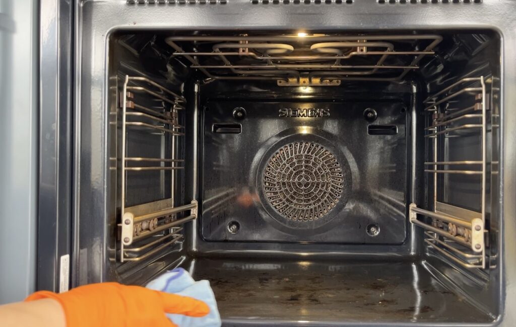 Makkelijk oven schoonmaken tip