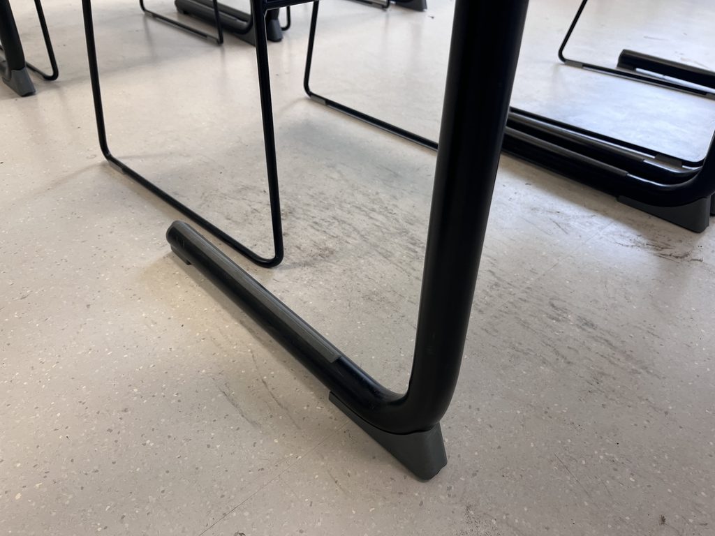 zwarte strepen linoleum